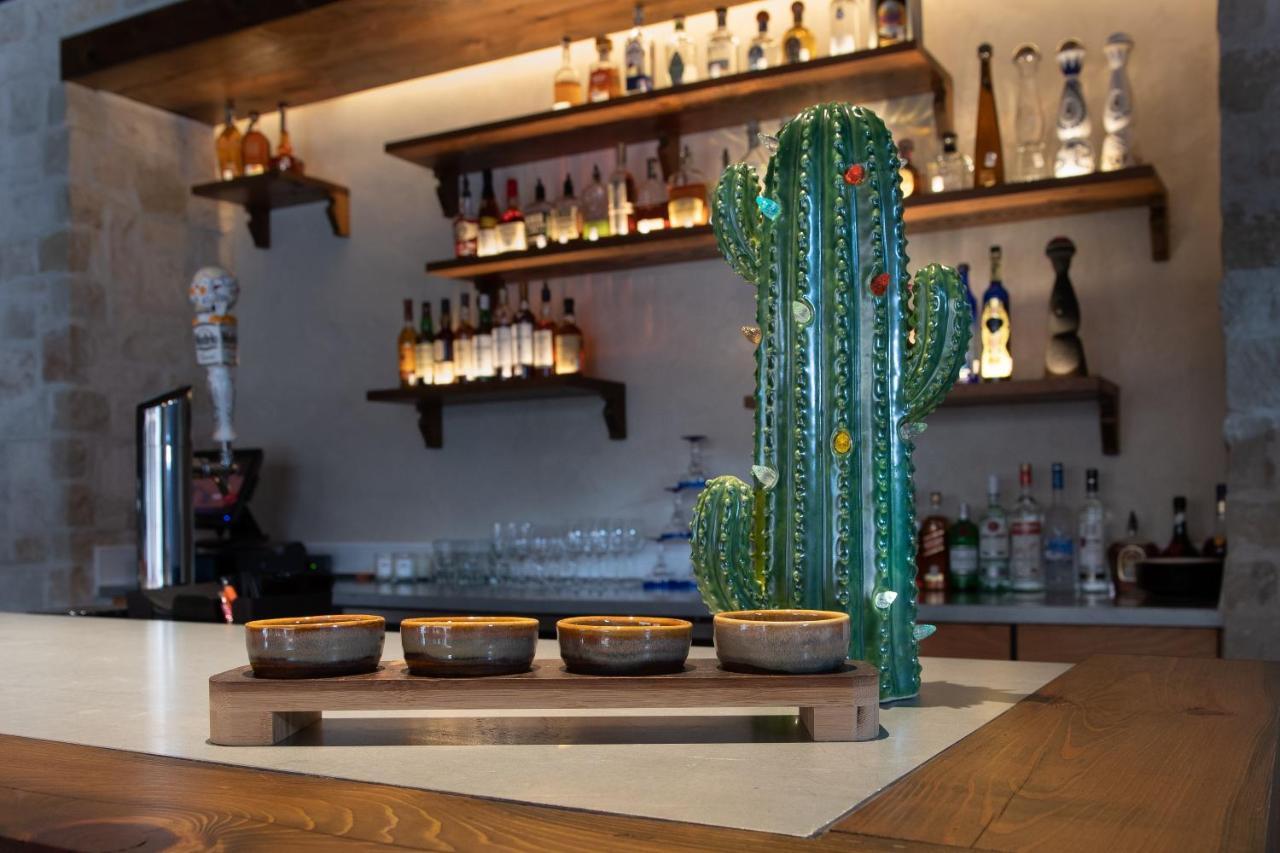Texican Court, By Valencia Hotel Collection Ирвинг Экстерьер фото